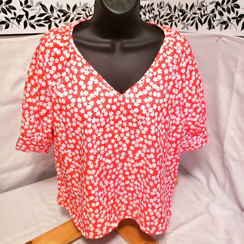 Order plus 3/4 sleeve floral v neck blouse nwt